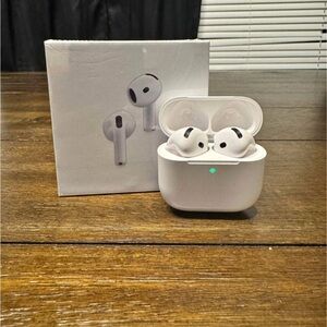 Apple White Wireless Earbuds with Charging Case
